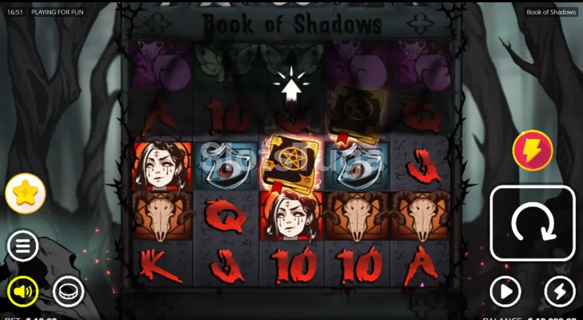 Tela principal do jogo Book of Shadows com seus rolos e símbolos místicos
