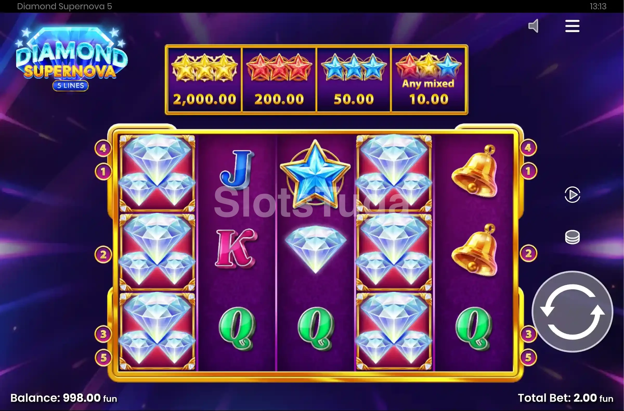 Tela principal da slot Diamond Supernova com símbolos clássicos no espaço