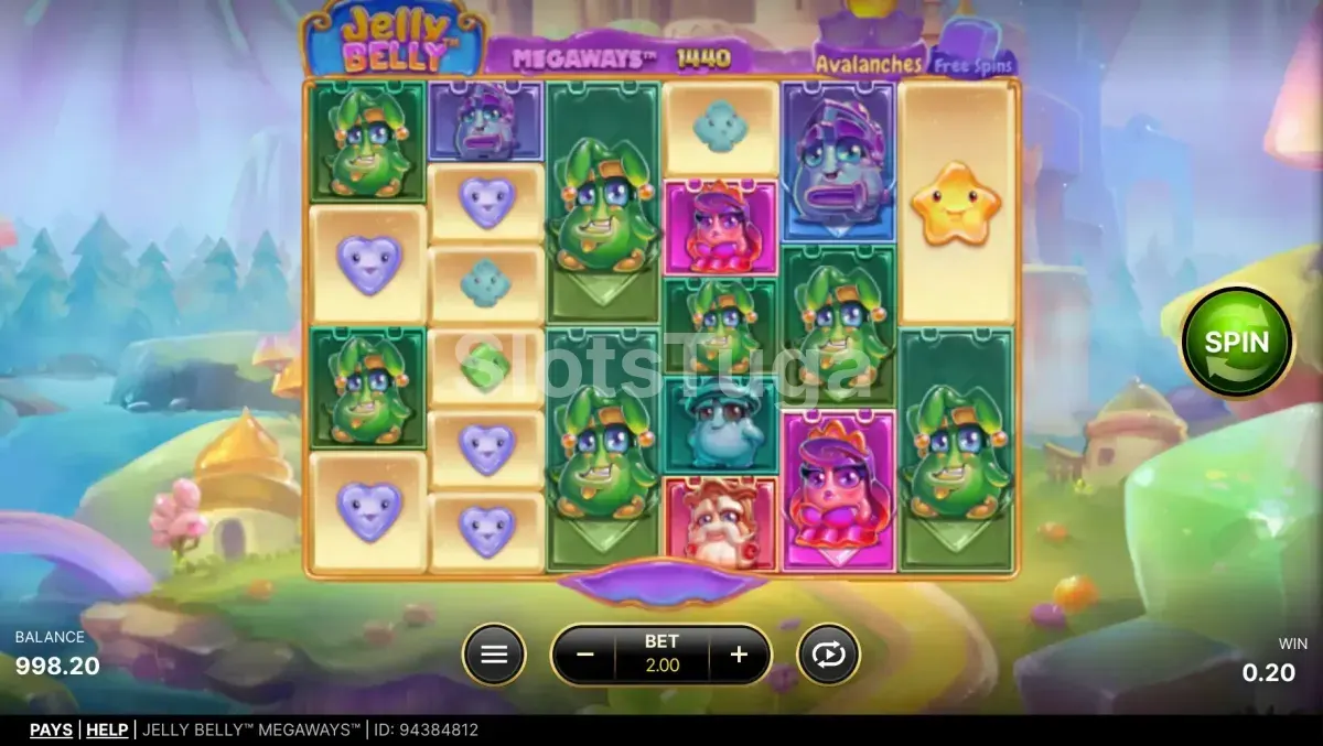 Jelly Belly Megaways em jogo base: colunas de alturas diferentes com criaturas de gelatina verdes, roxas e cor-de-rosa de olhos grandes, corações e estrelas em geleia, numa paisagem de colinas verdes e cristais, com as etiquetas Megaways, Avalanches e Free Spins no topo.