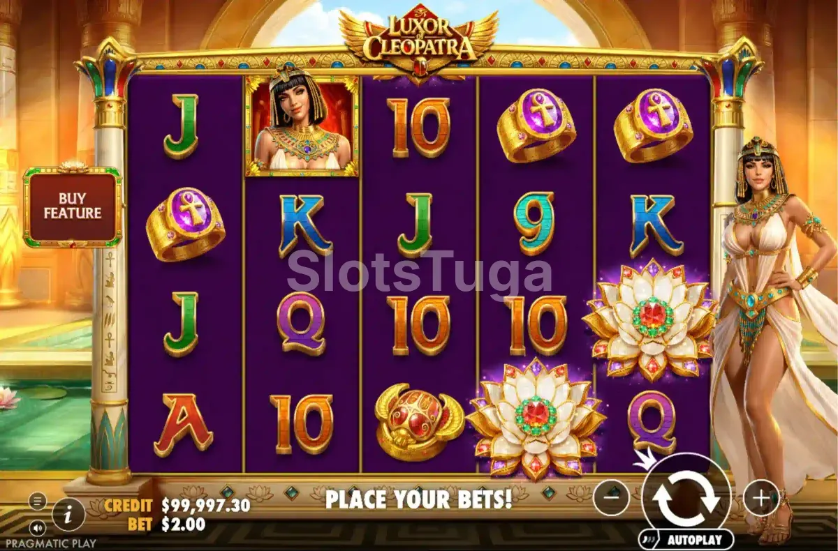 Jogo base da Luxor of Cleopatra com cenário egípcio luxuoso
