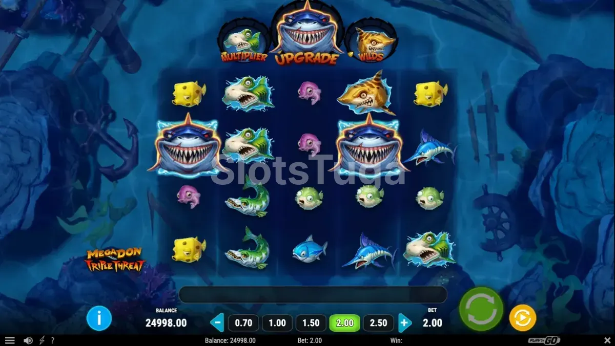 Jogo base da slot Mega Don Triple Threat com rouleaux e símbolos de tubarão