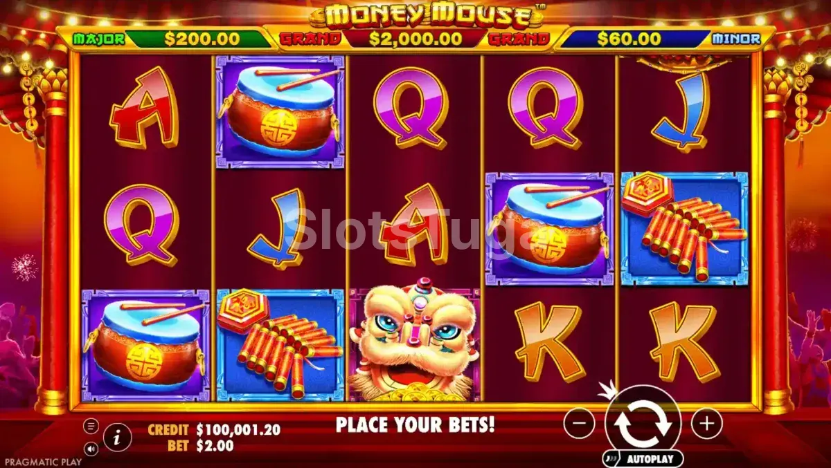 Segundo visual do jogo base do Money Mouse com lanternas e jackpots destacados