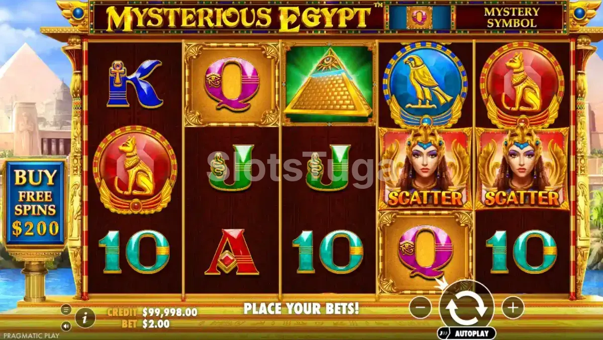 Jogo base da slot Mysterious Egypt com pirâmides ao fundo