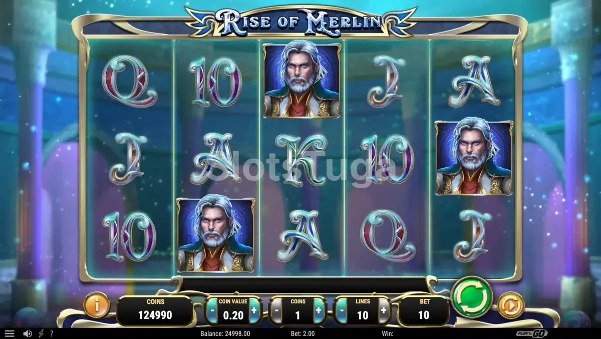 Rise of Merlin: cinco rolos com letras de cartas em prata e cores frias, três retratos de Merlin de cabelo grisalho e manto azul espalhados pela grelha, num salão de colunas iluminado em azul e violeta.
