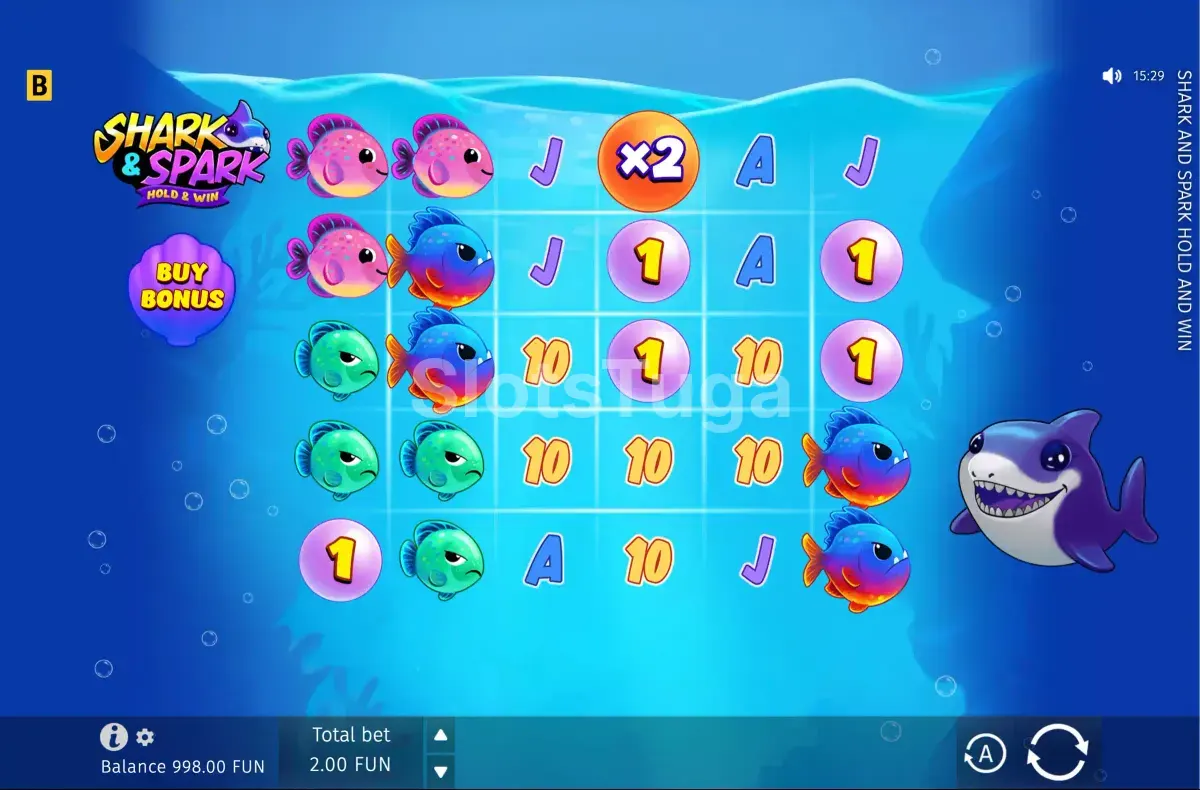 Tela principal da slot Shark & Spark com rolos e tubarão mascote