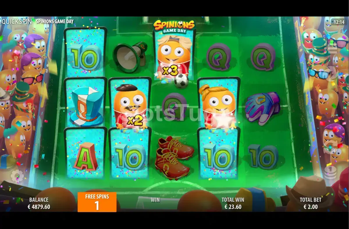 Rodadas grátis ativadas na slot Spinions Game Day com wilds fixos e bola de futebol