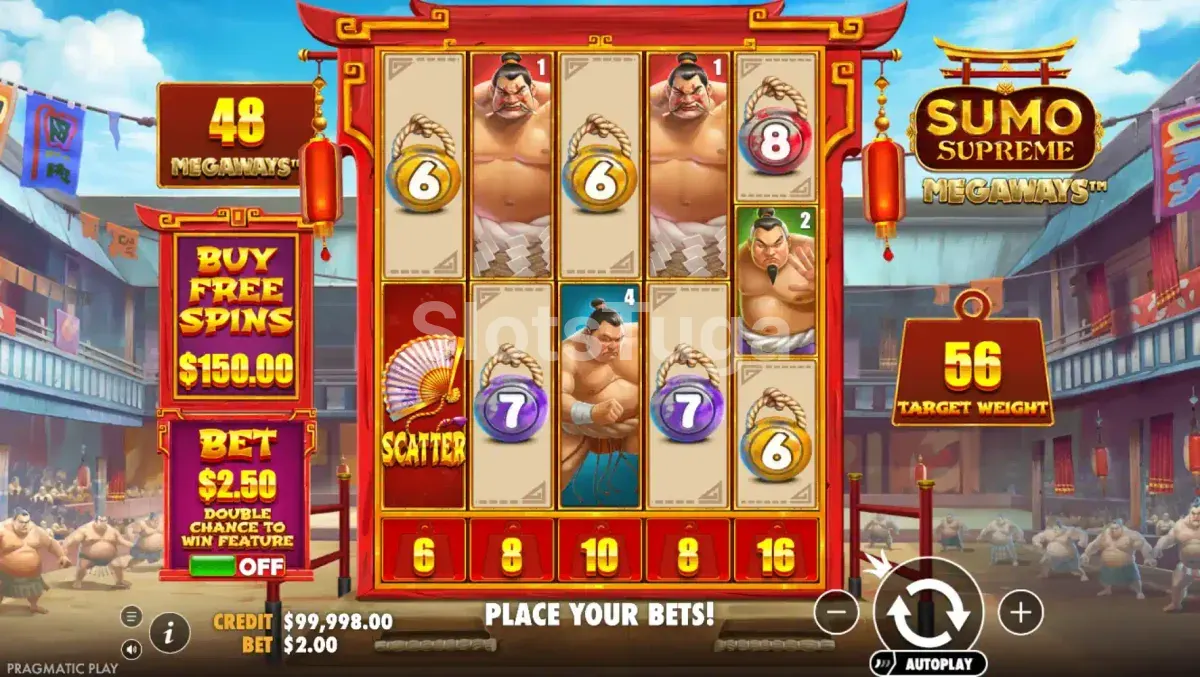 Sumo Supreme Megaways em jogo base: colunas de alturas diferentes numa arena de sumo com lanternas vermelhas, com lutadores de sumo e pesos de ferro numerados 6, 7 e 8, um leque como scatter, o contador de Megaways à esquerda e um peso-alvo de 56 à direita.