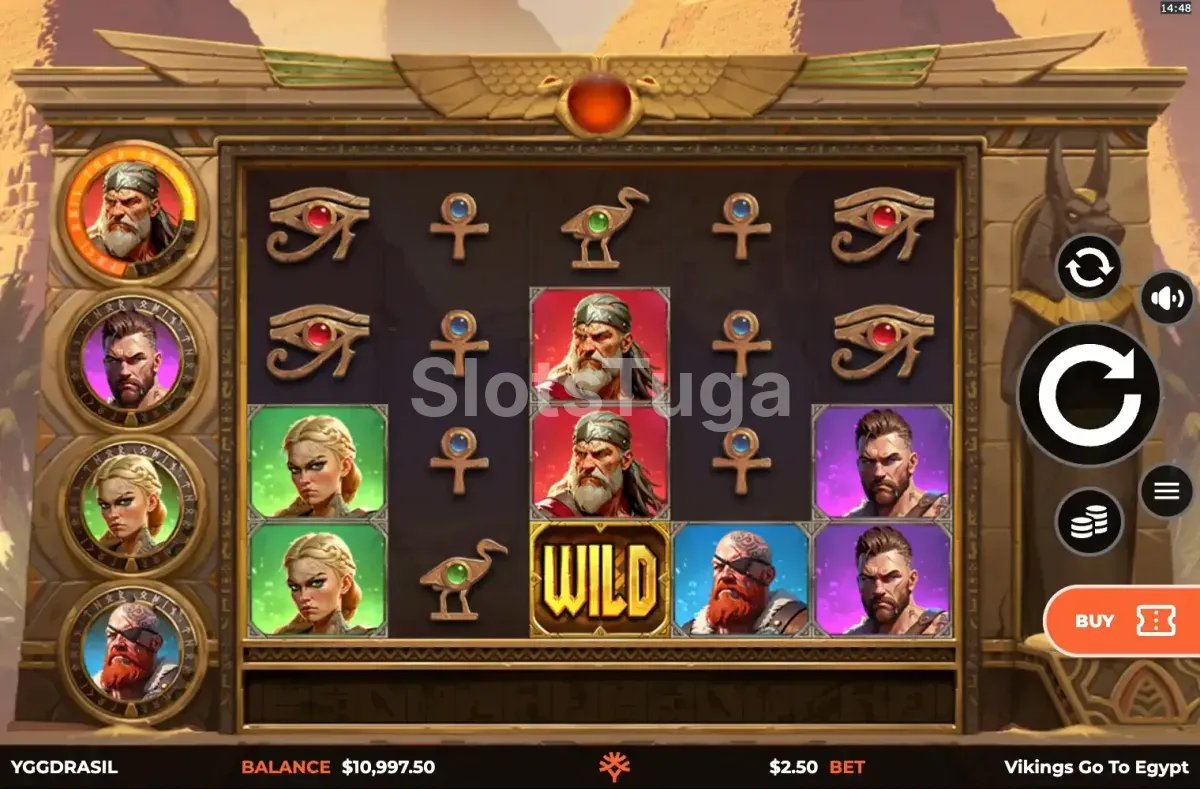 Vikings Go To Egypt Wild Fight em jogo base: grelha de cinco por quatro num templo egípcio, com olhos de Hórus, ankhs e íbis entre retratos de vikings, um símbolo WILD dourado e os quatro guerreiros em medalhões à esquerda.