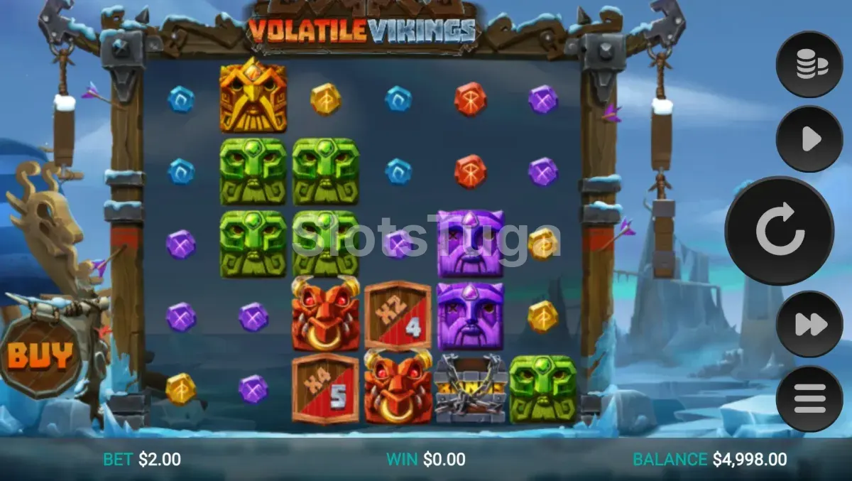 Volatile Vikings em jogo base: grelha de seis por cinco com pequenas runas coloridas, máscaras de guerreiros verdes, roxas, vermelhas e douradas e dois multiplicadores com contador nos rolos centrais, entre postes de madeira num porto gelado.