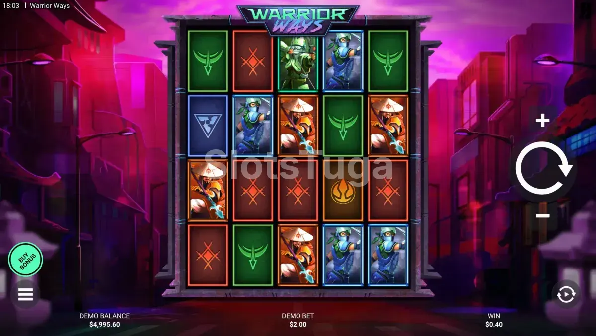 Warrior Ways em jogo base: uma grelha de cinco por quatro numa rua japonesa futurista banhada em néon rosa e roxo, com guerreiros de chapéu de palha, ninjas de máscara azul e arqueiros verdes em cartas coloridas, entre símbolos de clã vermelhos, verdes e azuis.